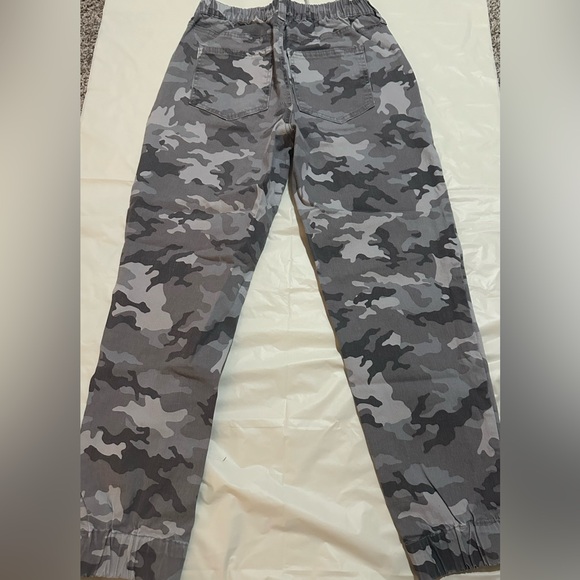 NOBO No Boundaries Womens Utility Crop Camo High Rise Pants M 8/10 Cuffed - Picture 2 of 7